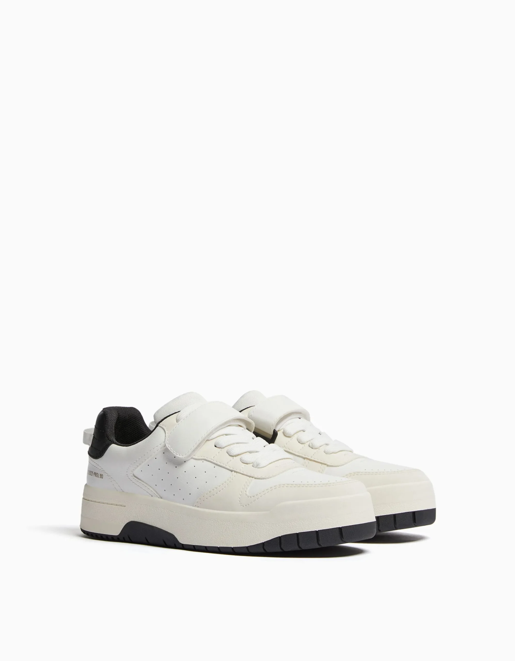 FEMME BERSHKA Survêtement*Baskets perforées détail bride