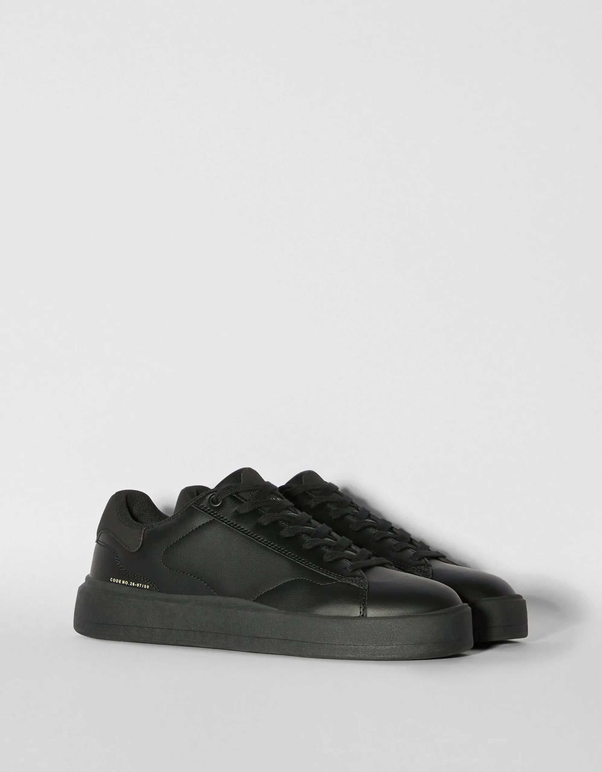 HOMME BERSHKA Basiques*Baskets unies homme