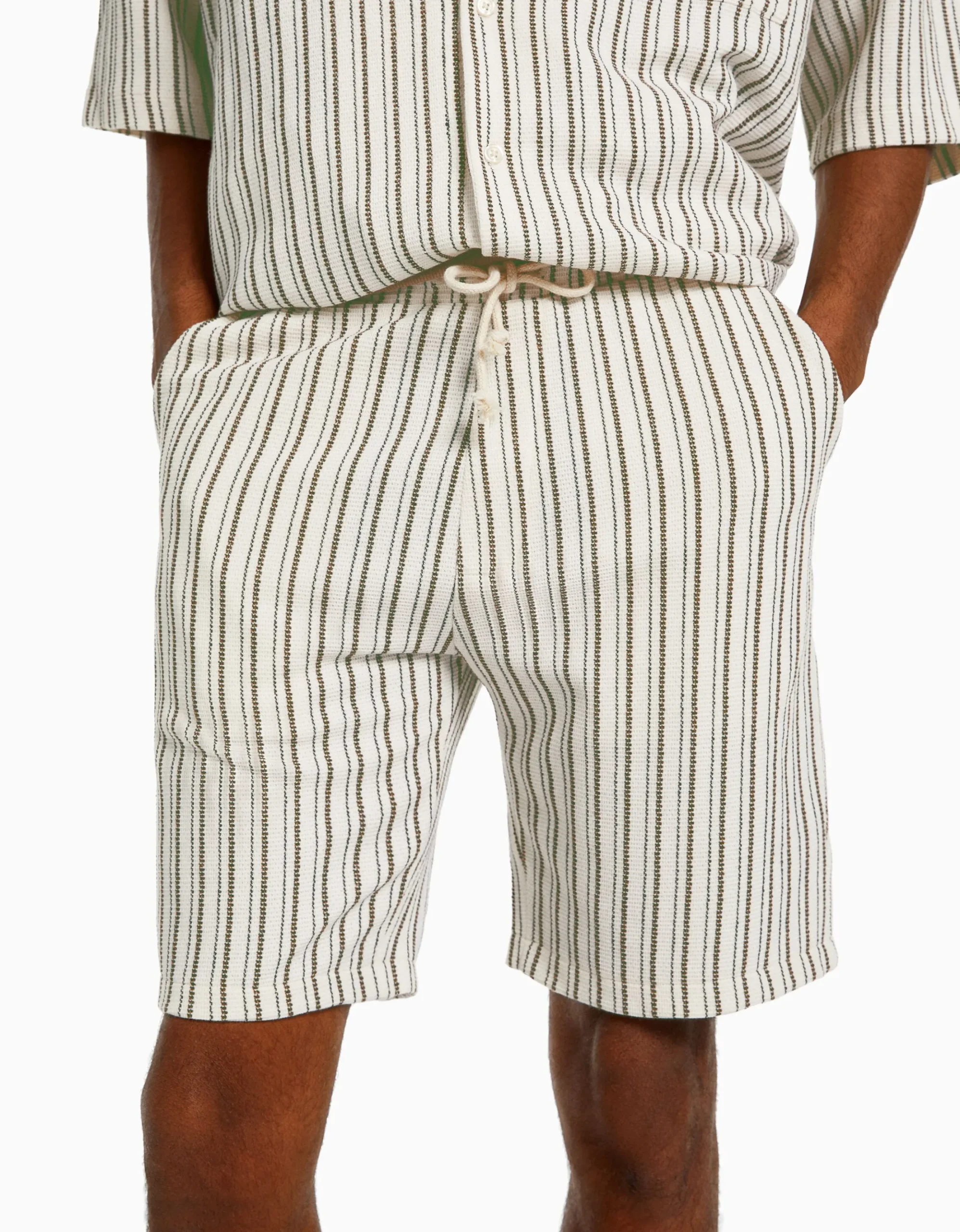 HOMME BERSHKA Bermudas*Bermuda jogger rustique rayures