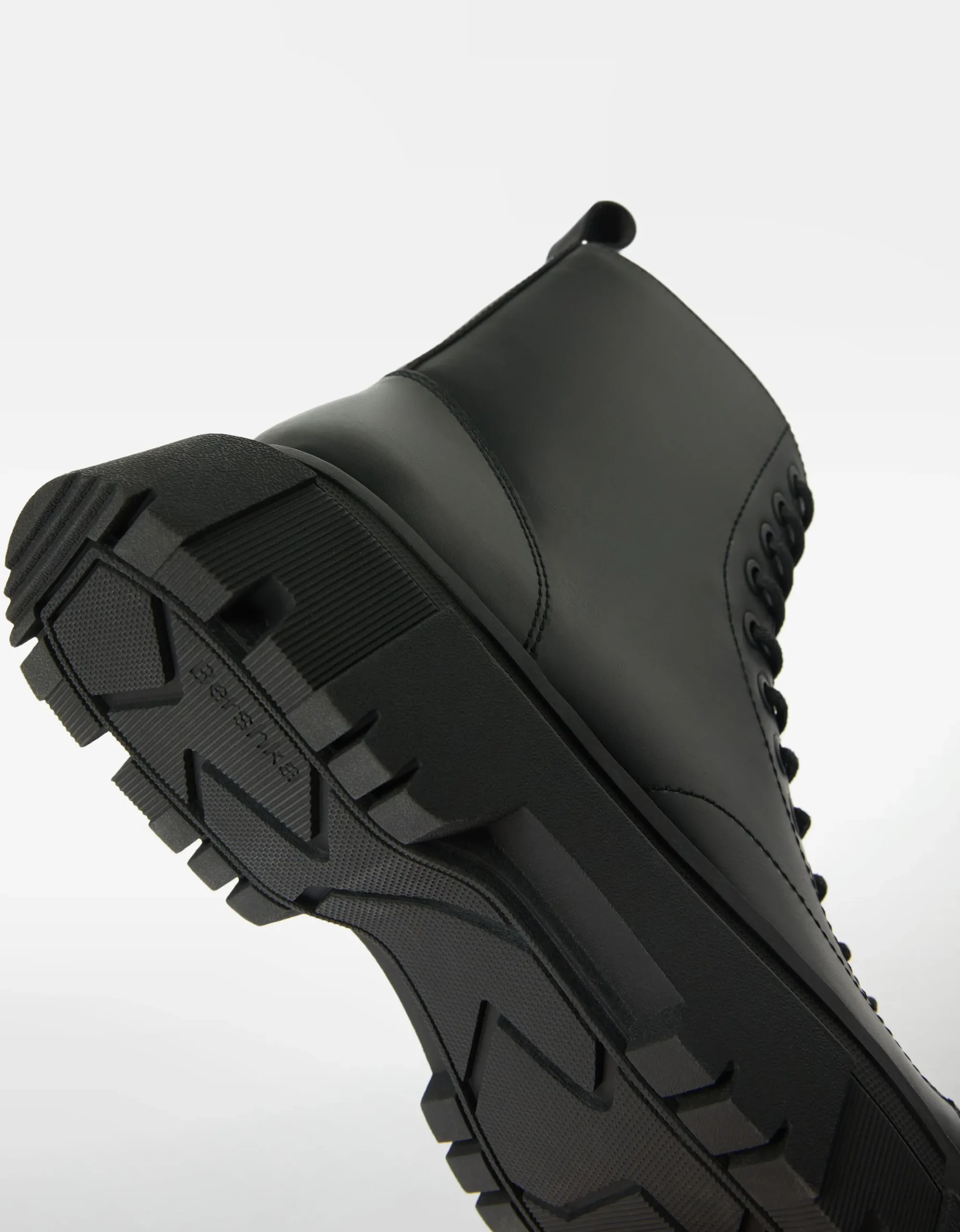 HOMME BERSHKA Bottines*Bottes à lacets semelle crantée homme