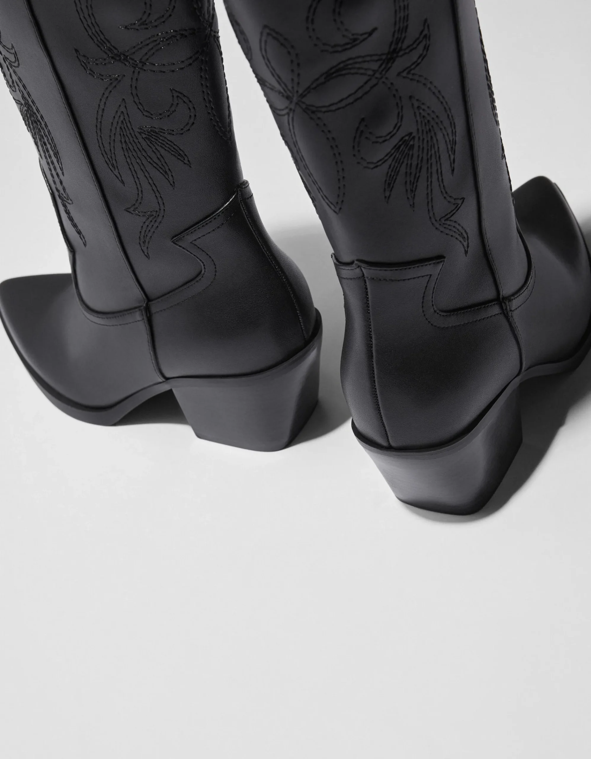 FEMME BERSHKA Chaussures*Bottes à talon style cowboy