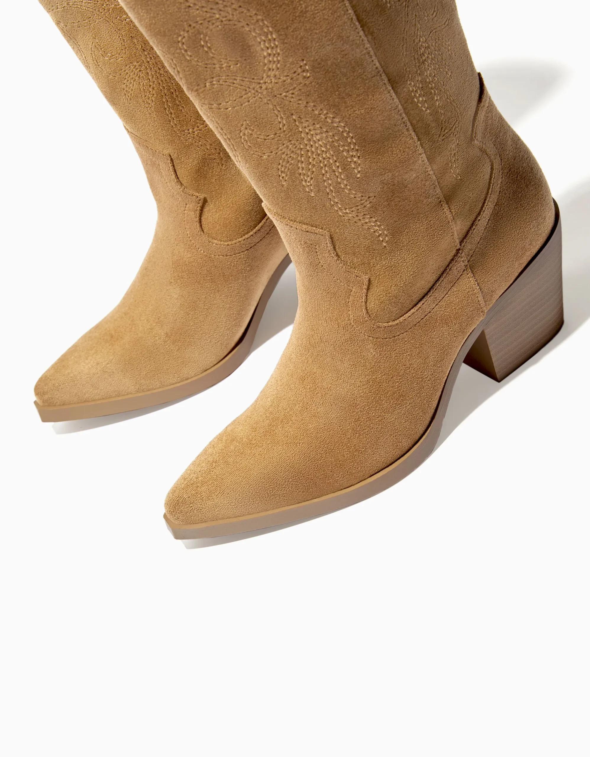 FEMME BERSHKA Bottes*Bottes à talon style cowboy