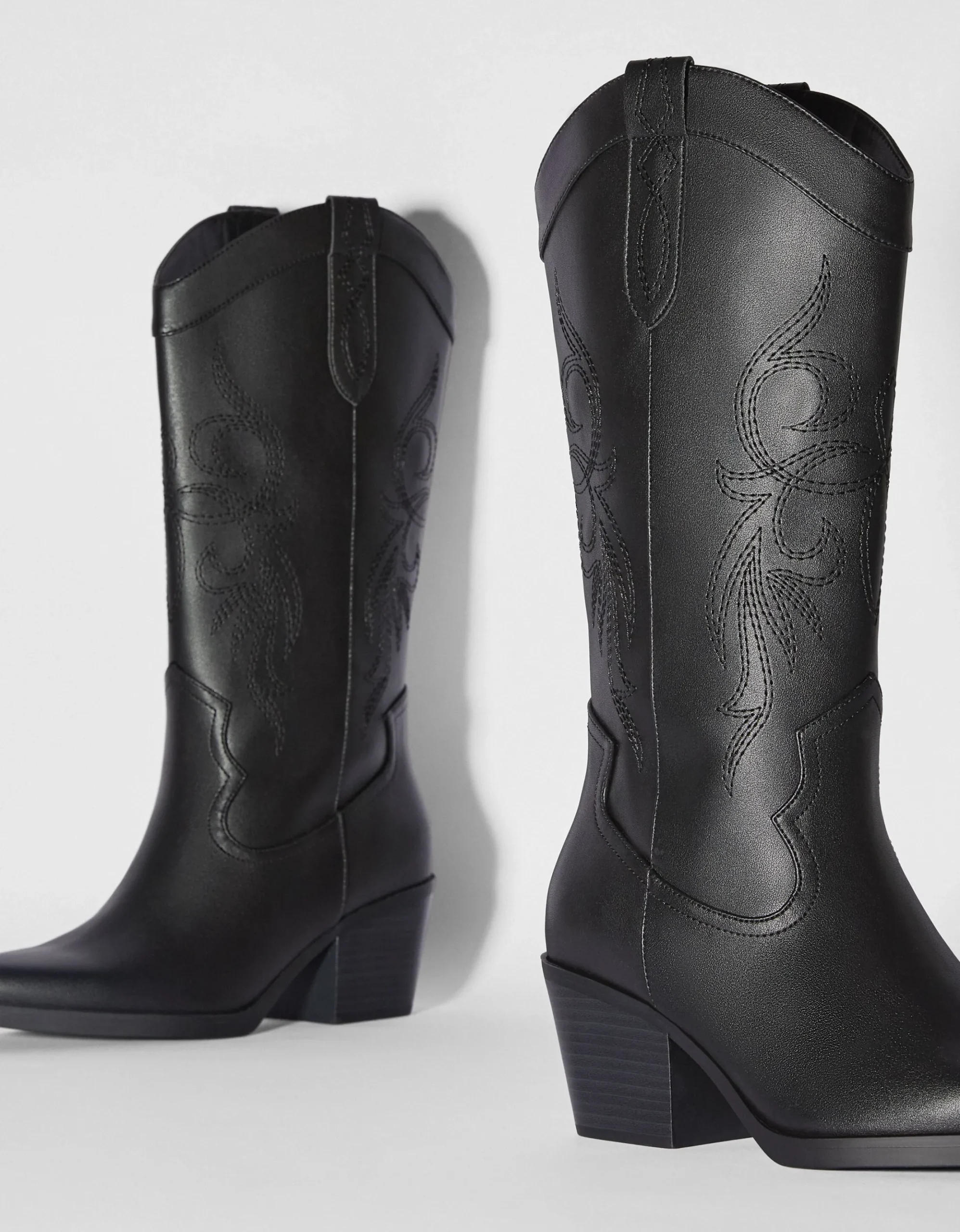 FEMME BERSHKA Bottes*Bottes à talon style cowboy
