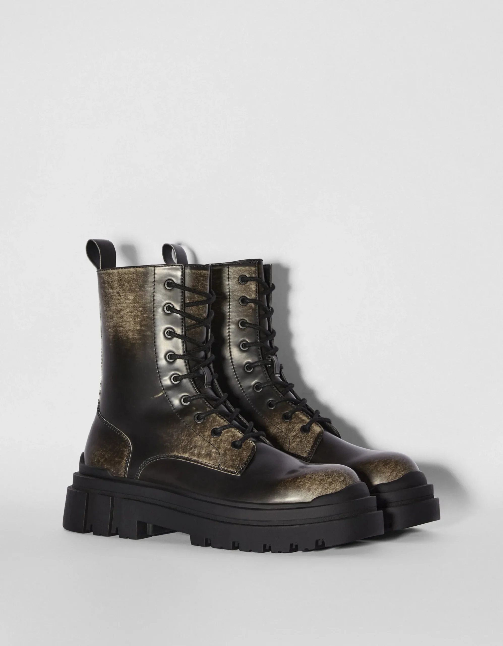 HOMME BERSHKA Bottines*Bottes effet usé semelle crantée homme