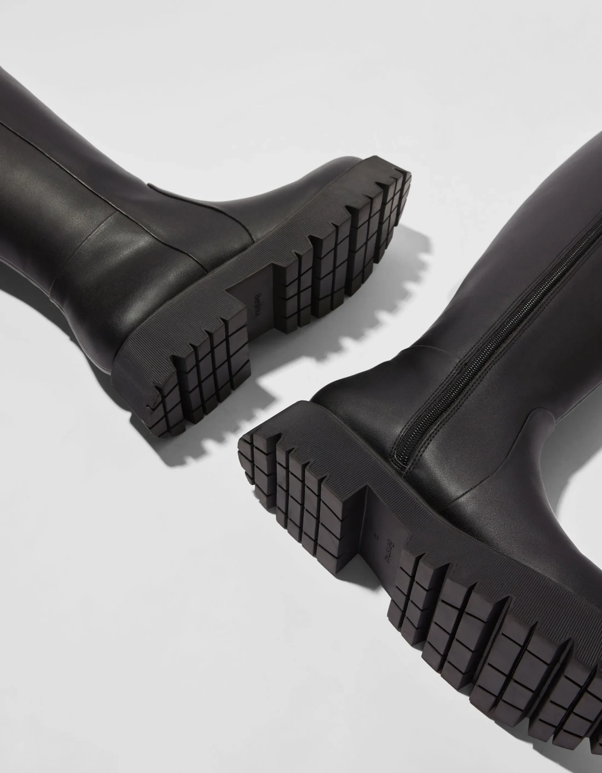 FEMME BERSHKA Bottes*Bottes plates basiques