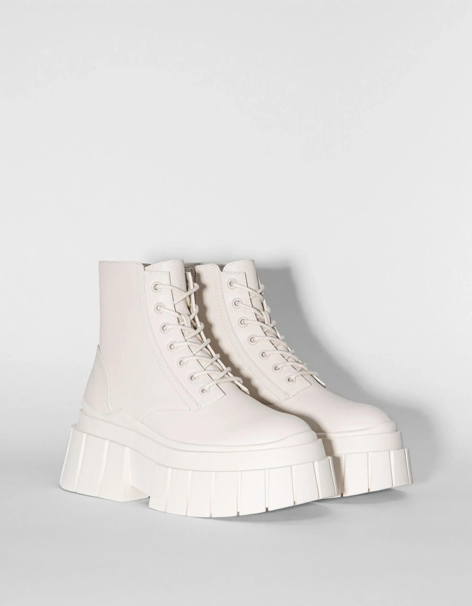 FEMME BERSHKA Bottes et bottines*Bottines à lacets plateforme rayée