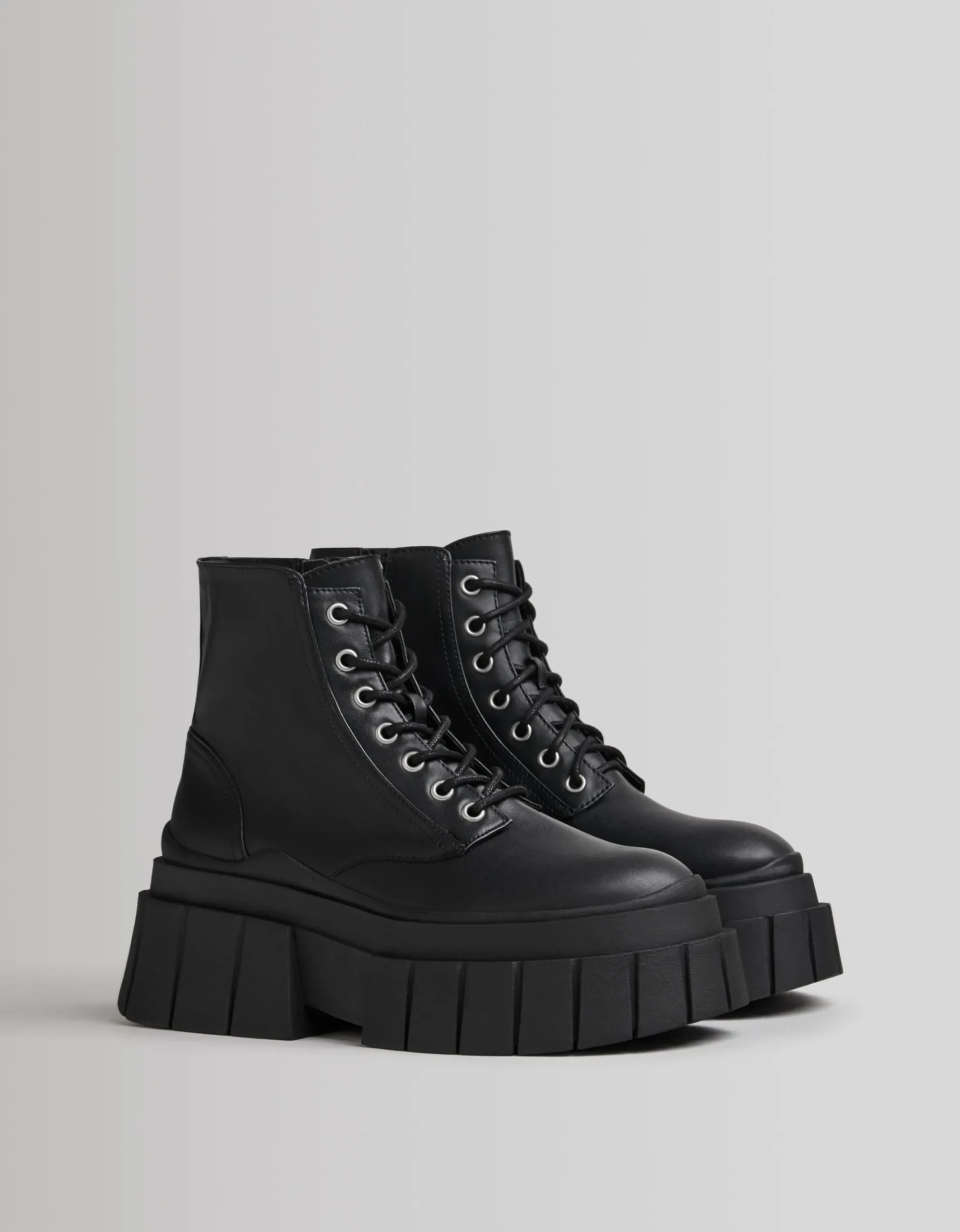 FEMME BERSHKA Bottes et bottines*Bottines à lacets plateforme rayée