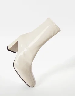 FEMME BERSHKA Bottes et bottines*Bottines à talon moulantes vernies