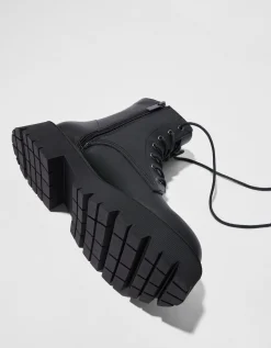 FEMME BERSHKA Similicuir*Bottines plates à lacets