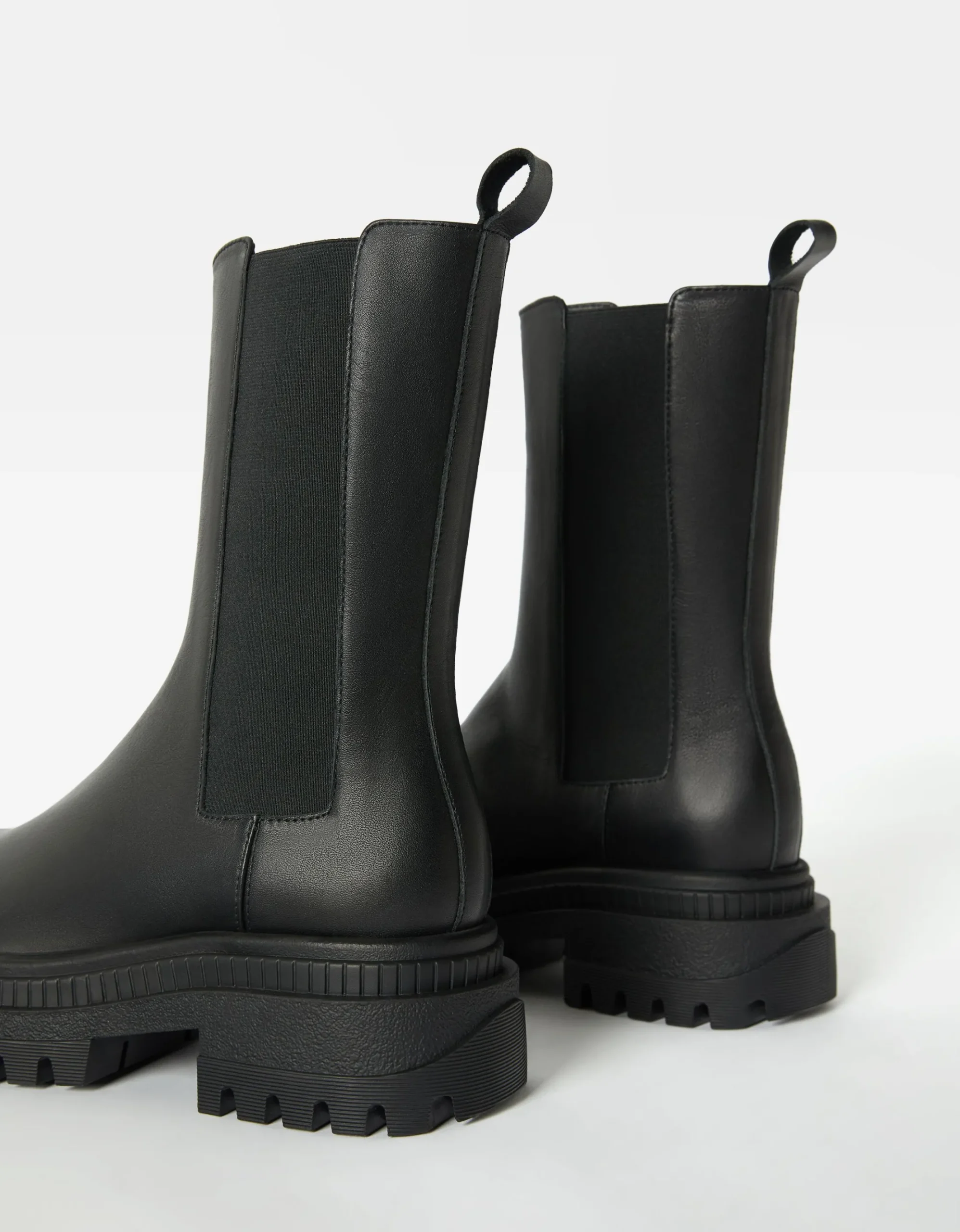 FEMME BERSHKA Similicuir*Bottines plates avec bandes élastiques CUIR
