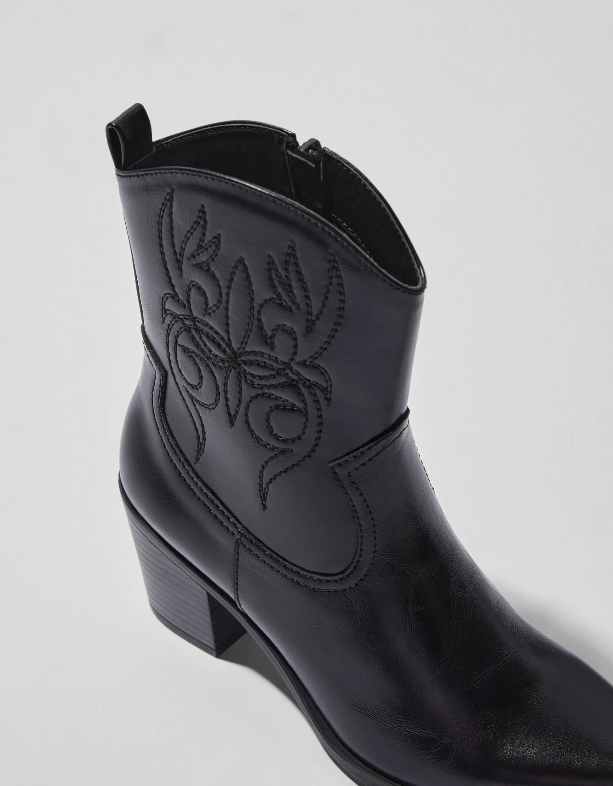 FEMME BERSHKA Similicuir*Bottines talon cowboy