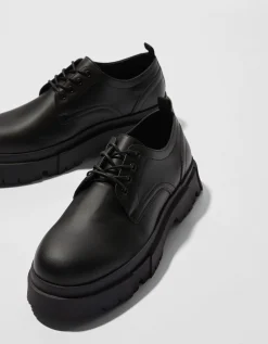 FEMME BERSHKA Chaussures*Chaussure habillées semelle crantée homme