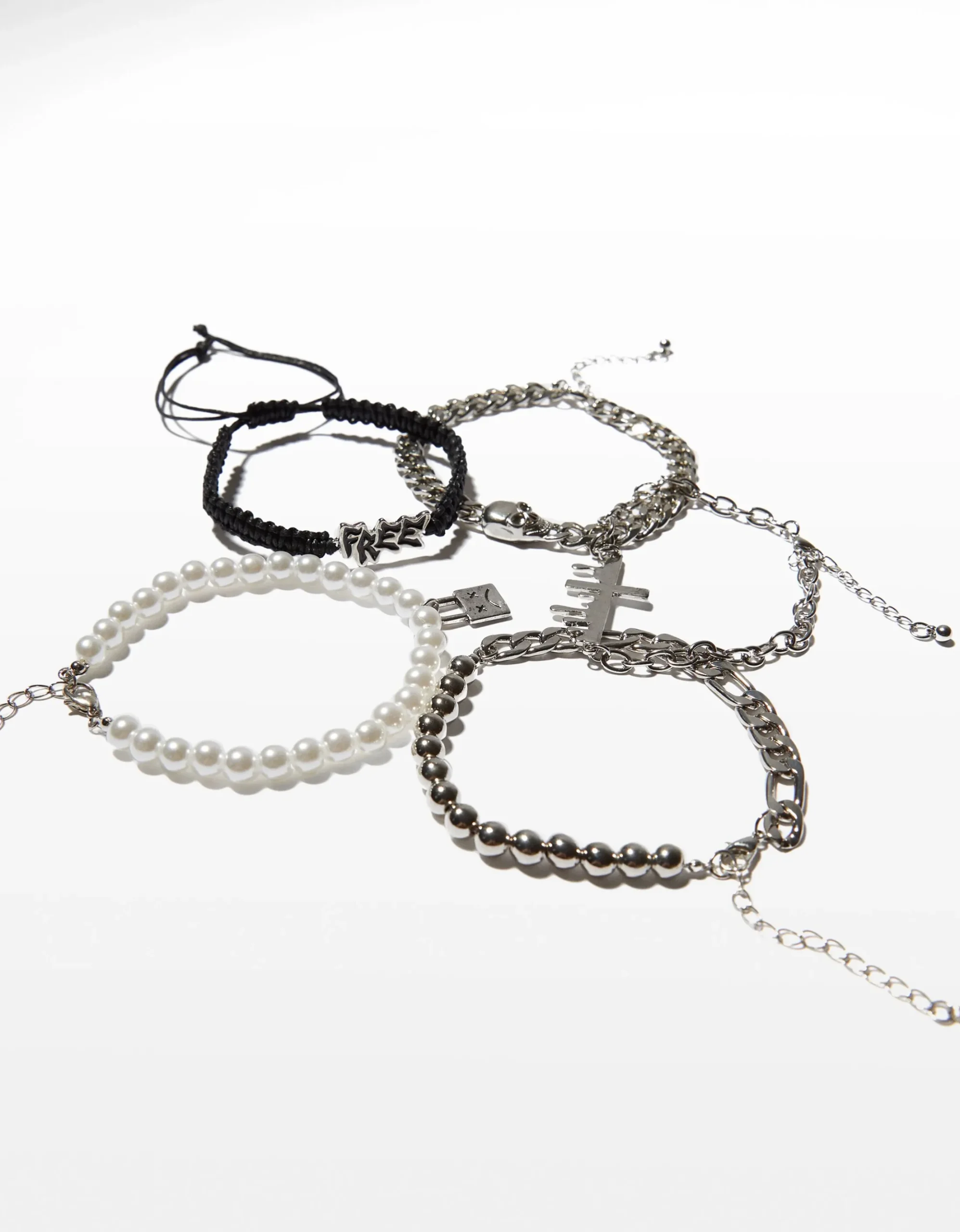 HOMME BERSHKA Tout voir*Lot 5 bracelets croix