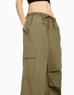 FEMME BERSHKA Vêtements*Pantalon jogger cargo parachute