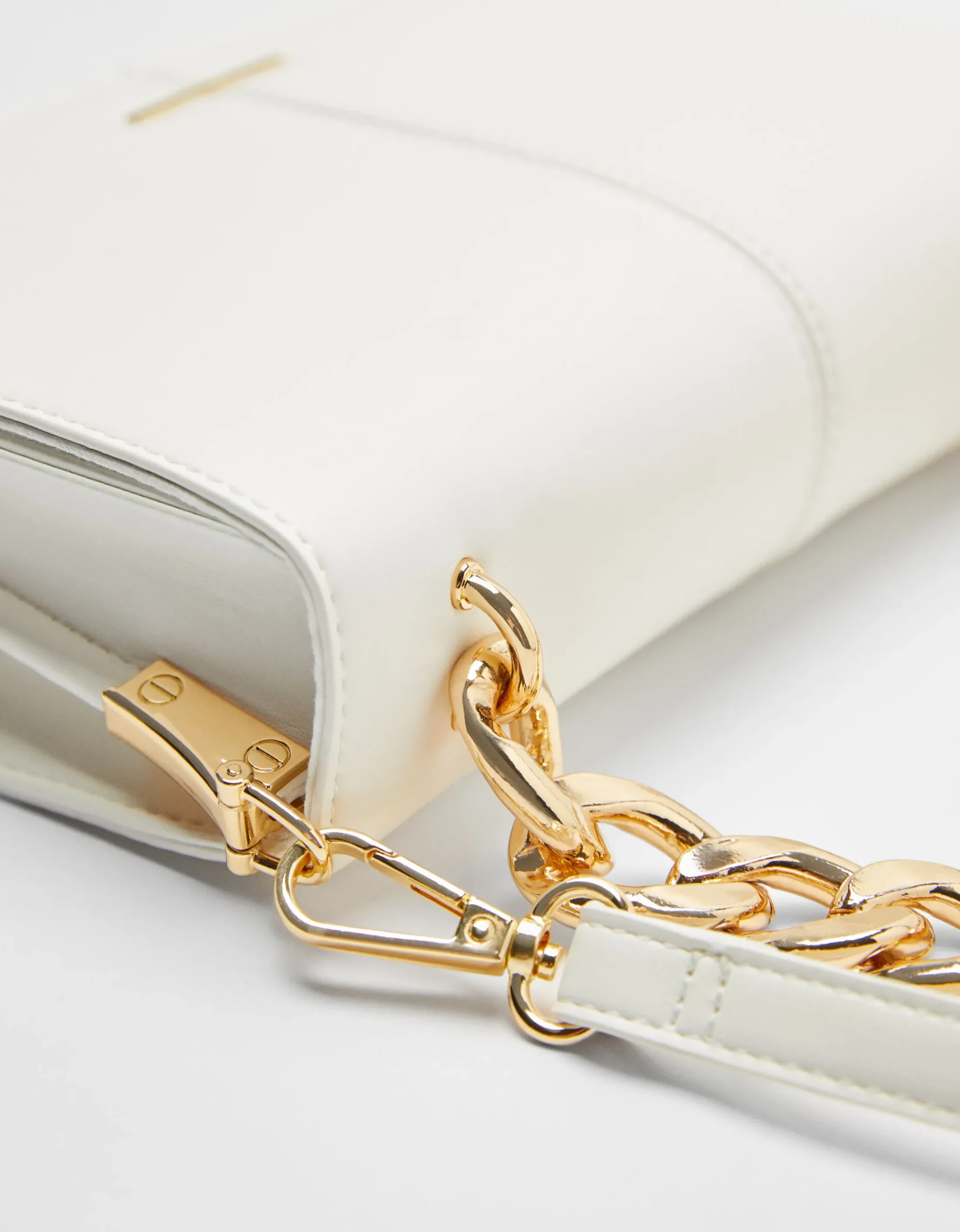 FEMME BERSHKA Tout voir*Pochette accordéon chaîne