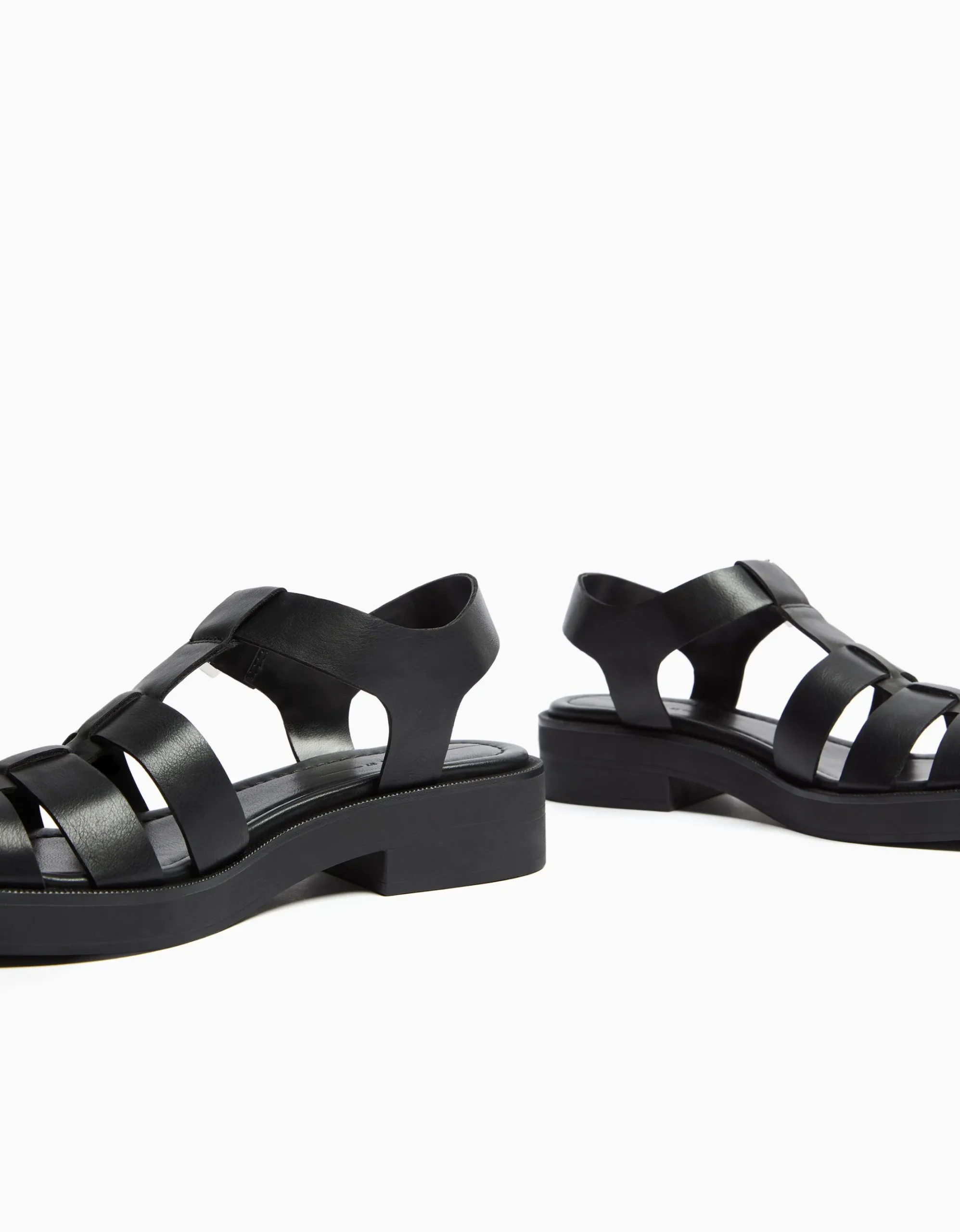 FEMME BERSHKA New*Sandales plates à lanières