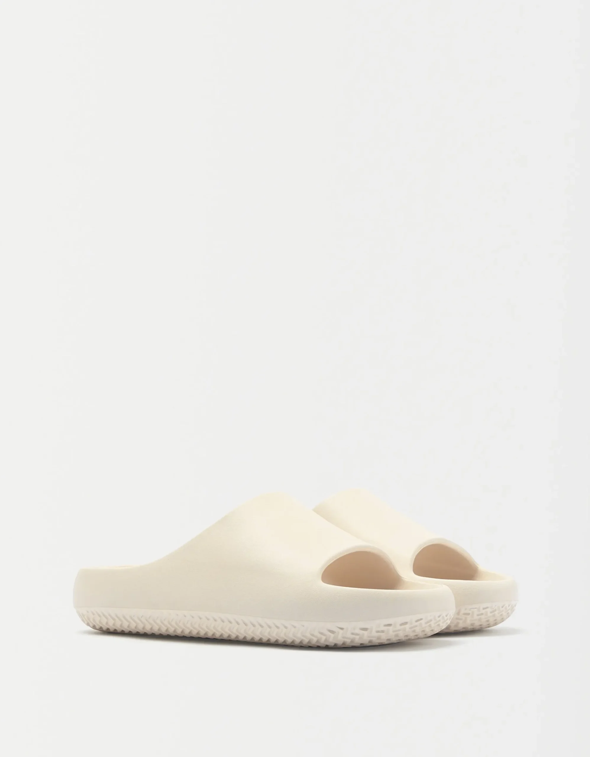FEMME BERSHKA Sandales*Sandales plates texturées
