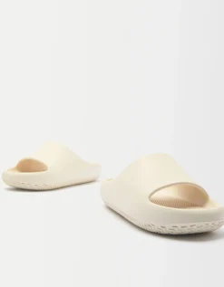 FEMME BERSHKA Sandales*Sandales plates texturées