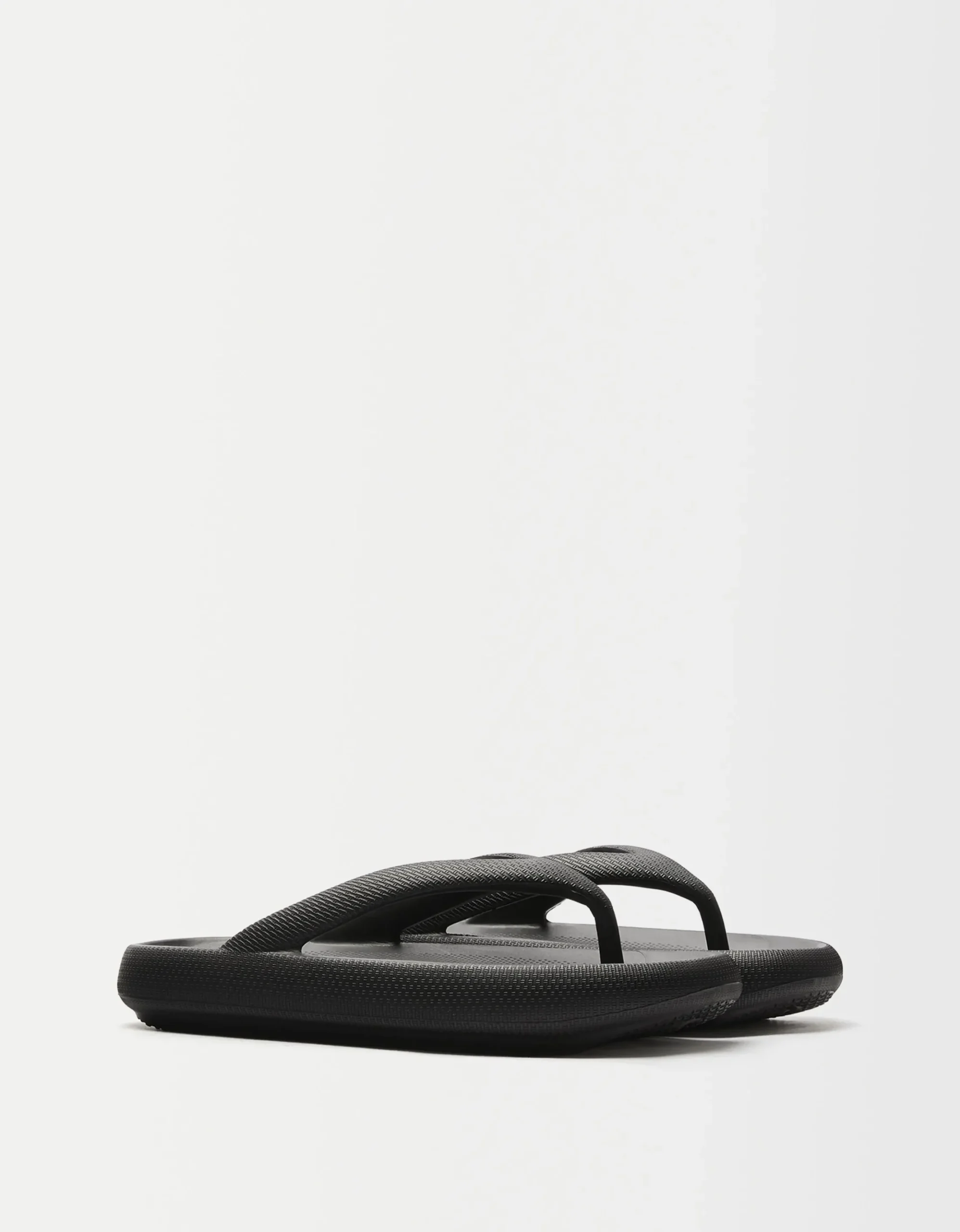 HOMME BERSHKA Sandales*Sandales plates texturées homme