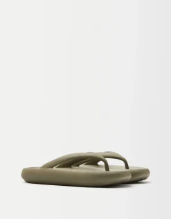 HOMME BERSHKA Basiques*Sandales plates texturées homme