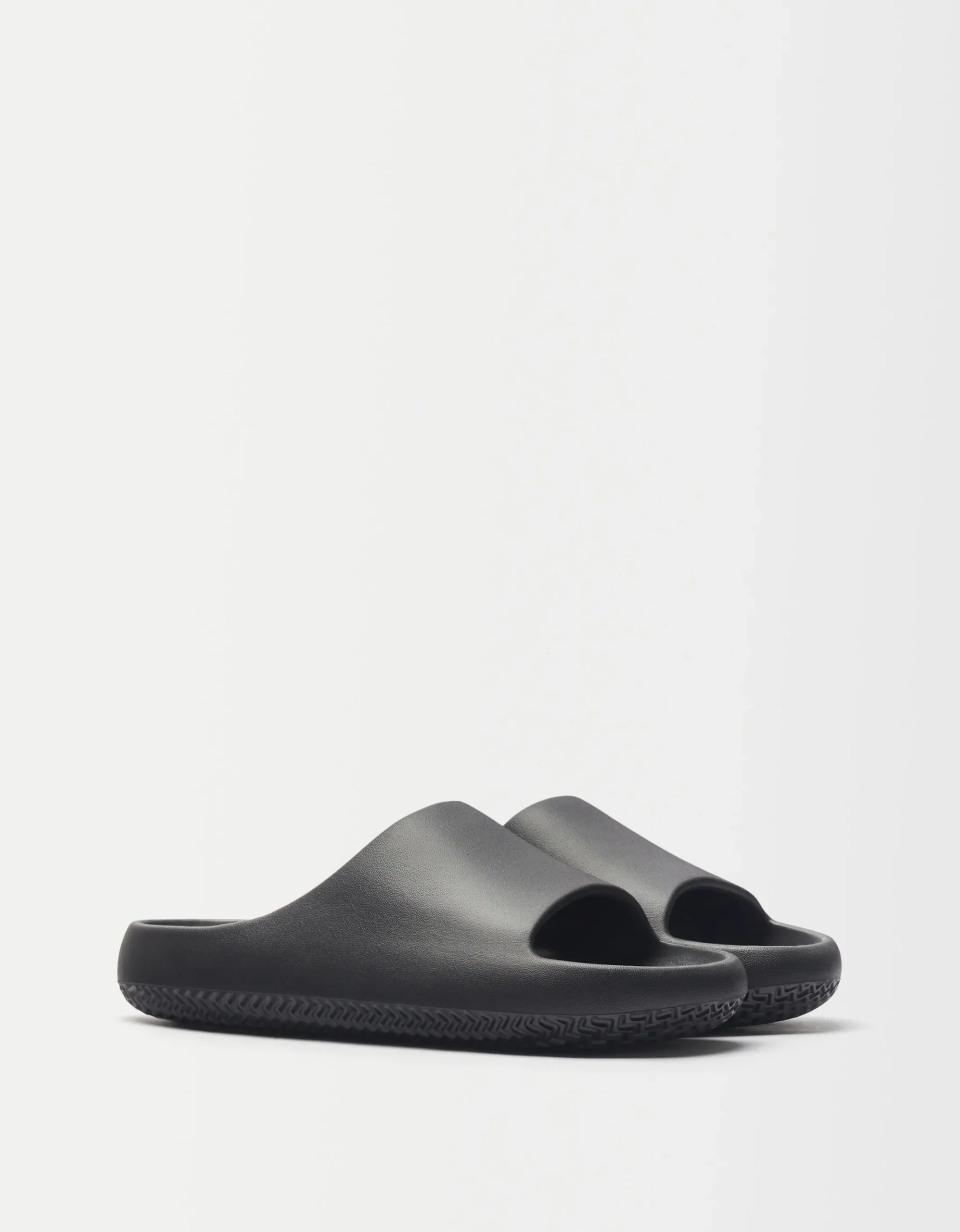 HOMME BERSHKA Basiques*Sandales plates texturées homme